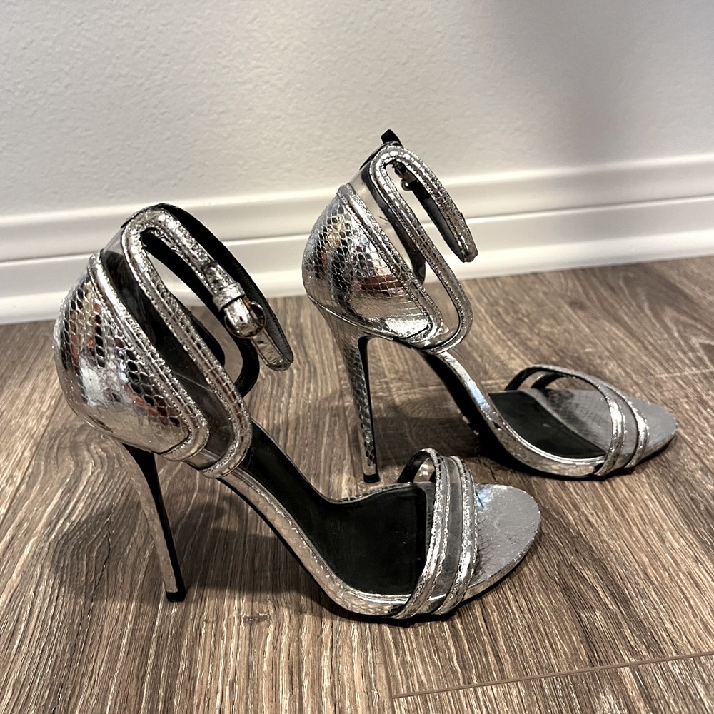 Louis Vuitton heels size 38